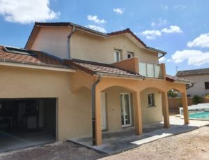 OSF Façade, façadiers experts en ravalement et maçonnerie à Lyon et Villefranche sur Saône . Travaux, enduit, étanchéité, entretien, nettoyage et peinture sur façades neuves et anciennes, finition fausses pierres. Nettoyage de toitures et réparation.